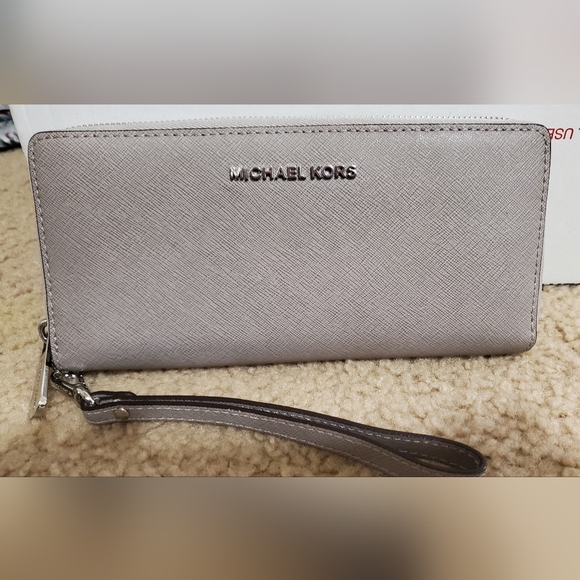 Michael Kors jet set wallet - Picture 1 of 6